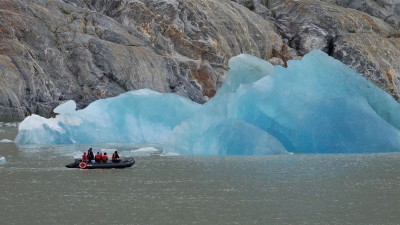 Eisberg am Dawes Glacier Alaska (Alexander Mirschel)  Copyright 
Infos zur Lizenz unter 'Bildquellennachweis'